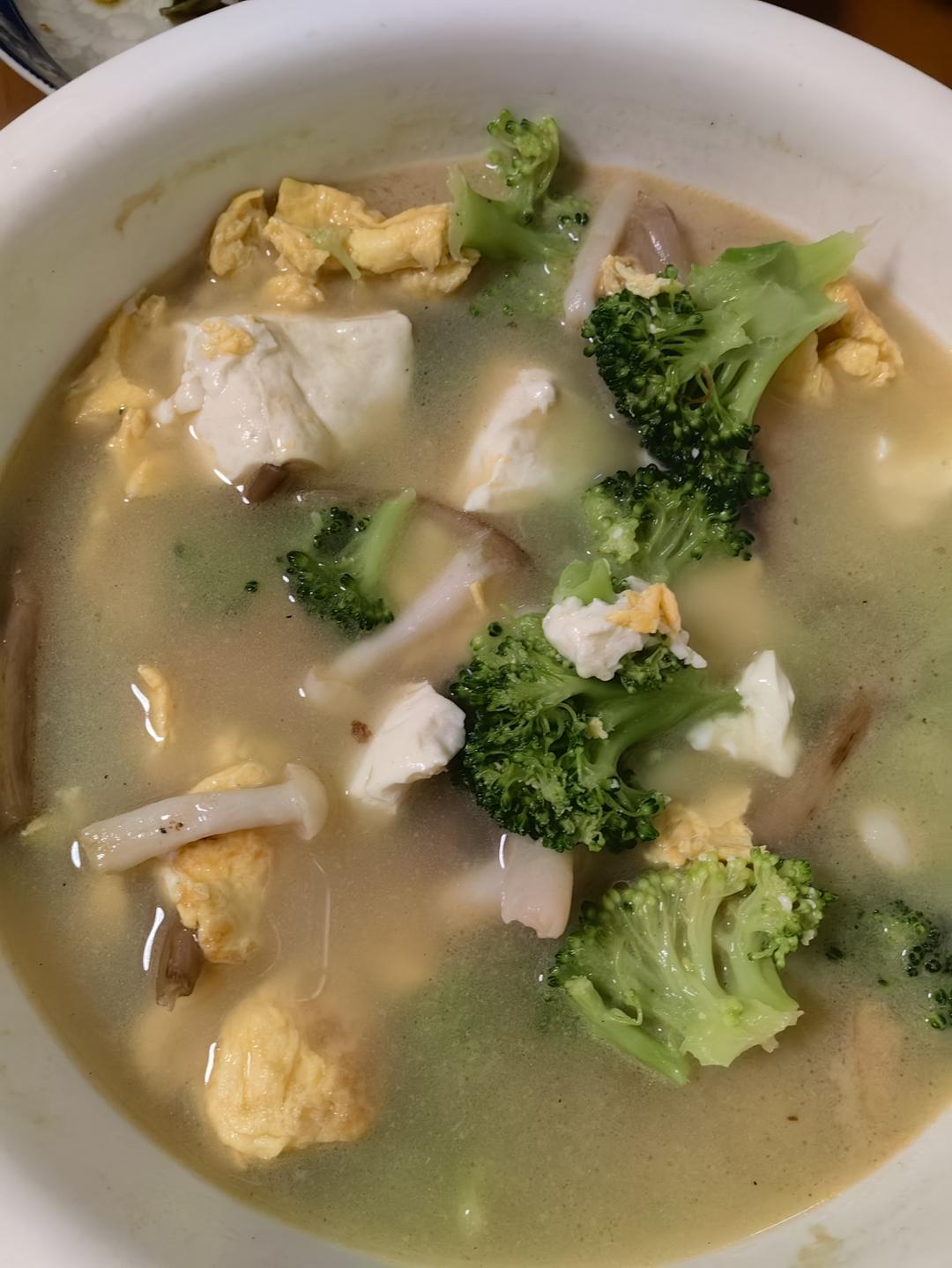 豆腐鲜虾菇菌汤