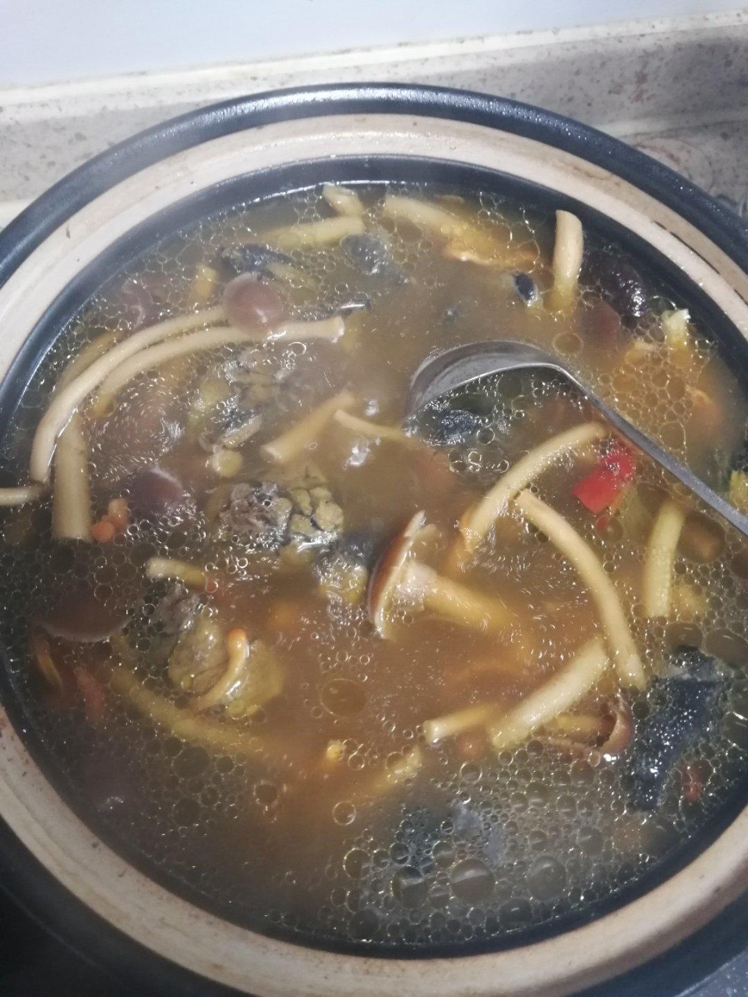 茶树菇乌鸡汤