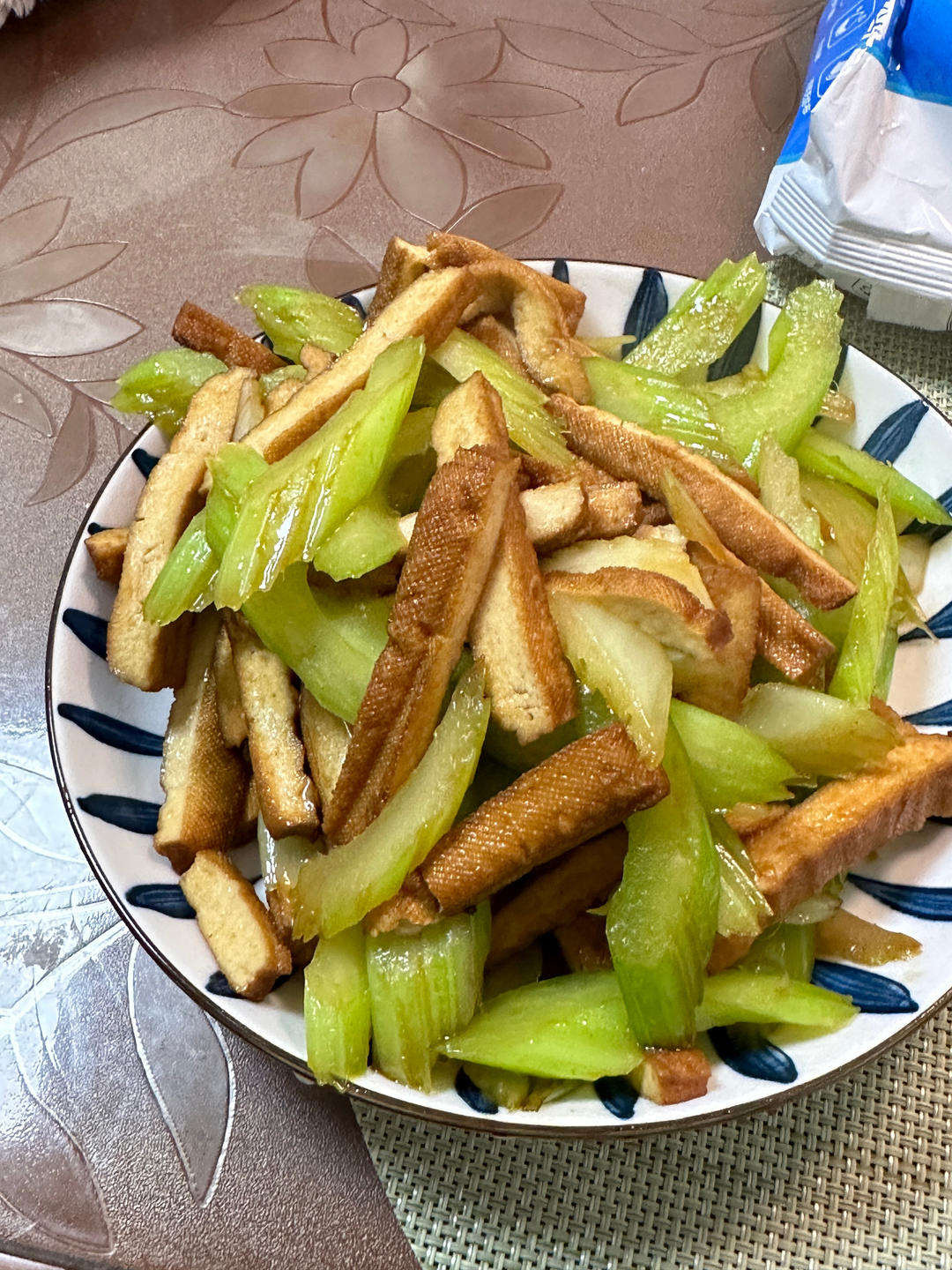 超简单的香干炒芹菜