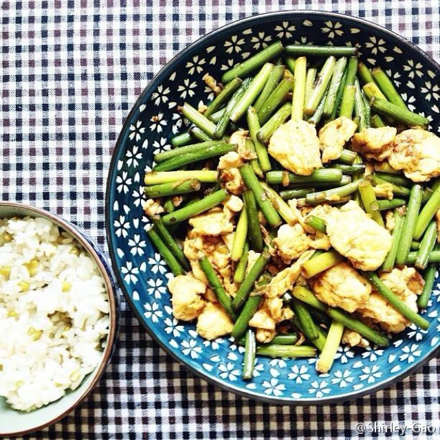 蒜薹炒鸡蛋