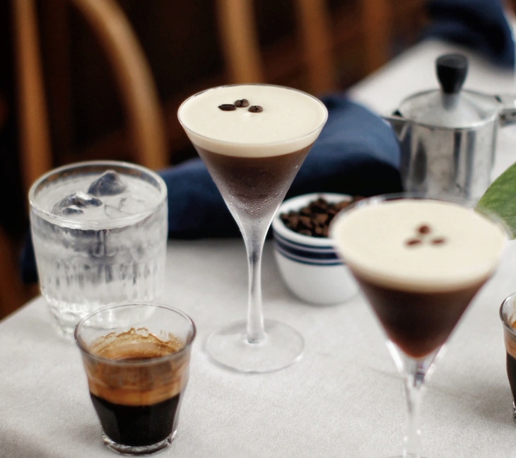 经典浓缩咖啡马提尼Espresso Martini的做法 步骤8