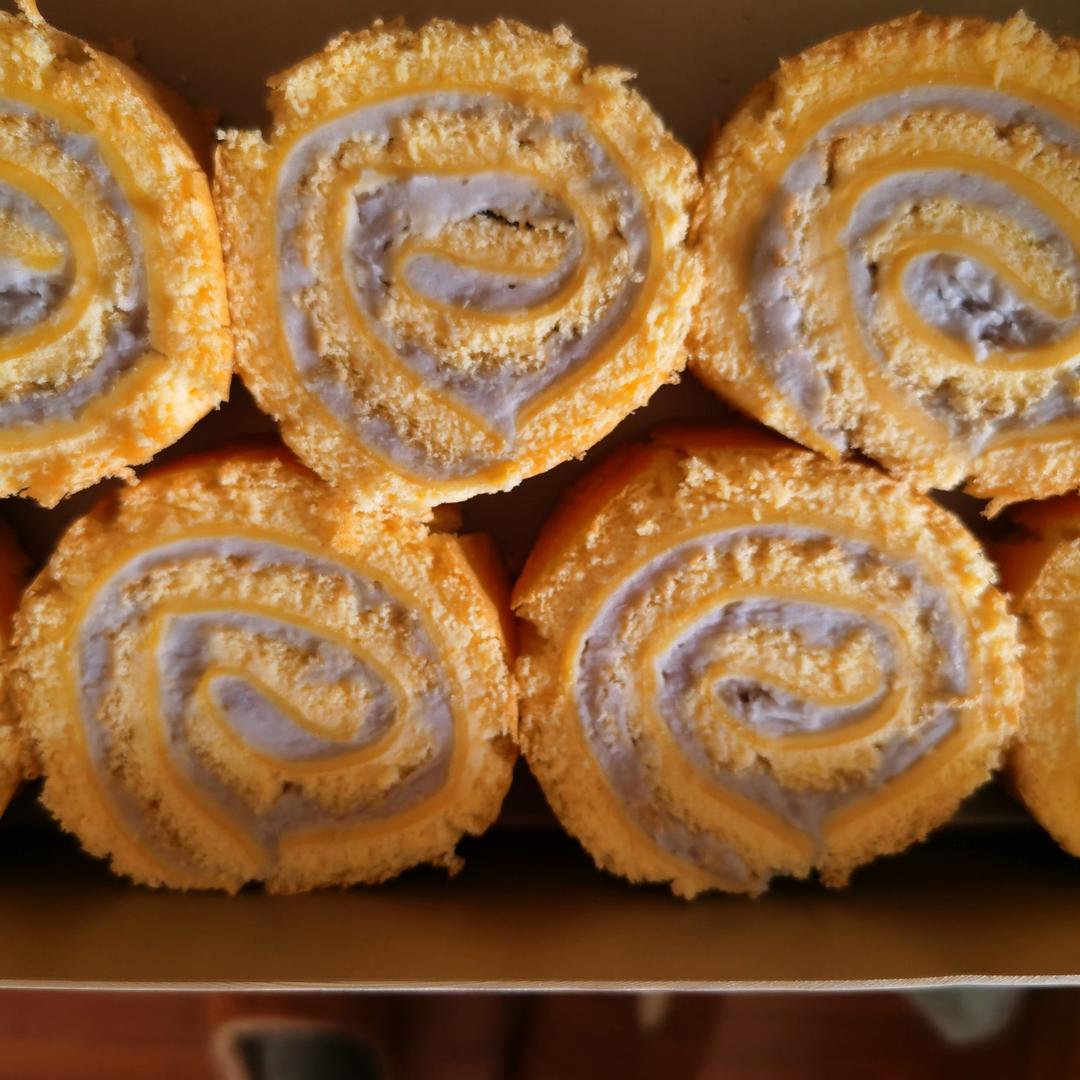 敲好吃的芋泥奶冻蛋糕卷