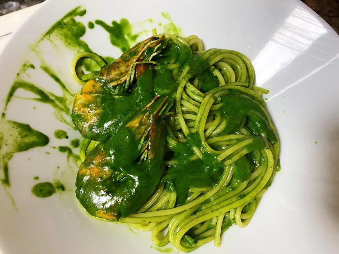 奶油菠菜青酱意大利面