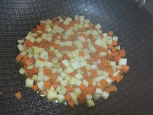耗油炒牛肉杏鲍菇胡萝卜粒的做法 步骤5