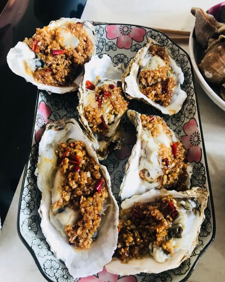 烤生蚝 生蚝好吃关键是蒜茸做得好