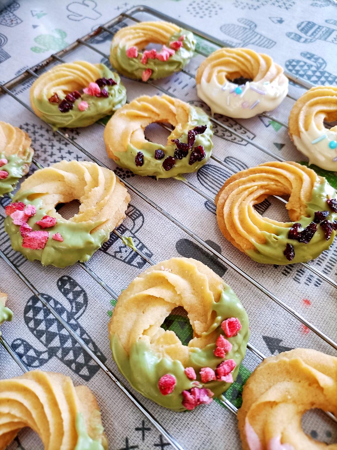 酥到掉渣❗️烤箱必做的美食，抹茶花环曲奇