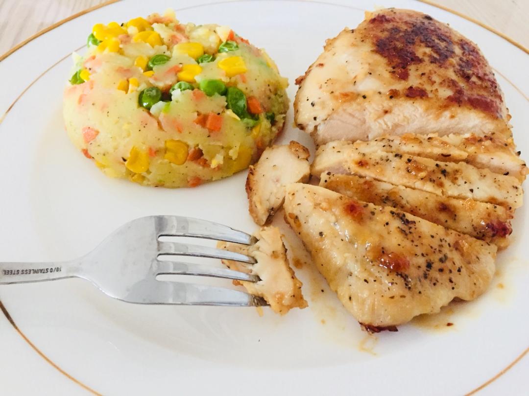 酷炫屌炸天好吃的煎鸡胸肉（香蒜蜂蜜煎鸡胸肉）