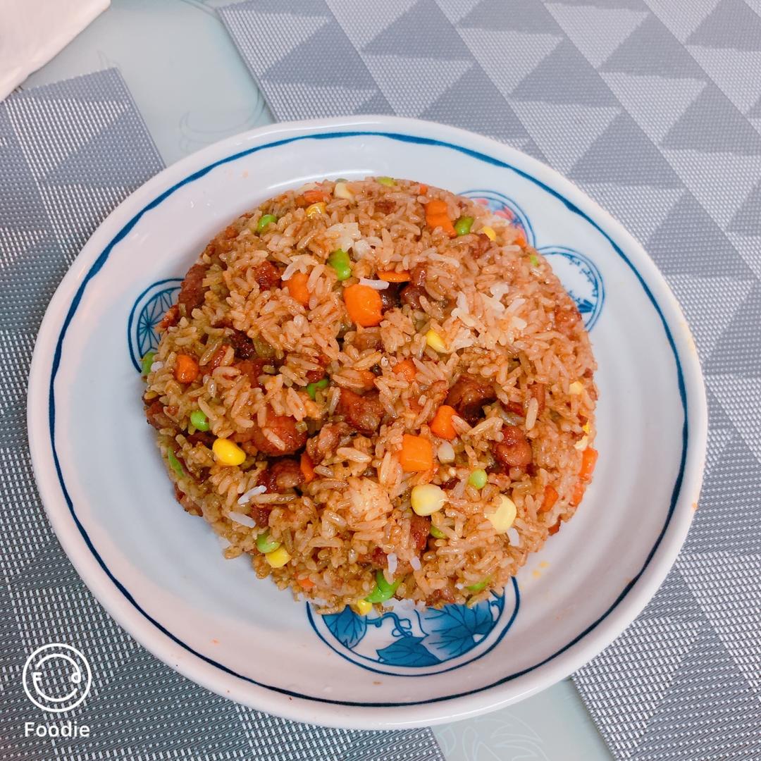 虾仁蛋炒饭、酱油鸡丁炒饭、茄汁牛油炒饭