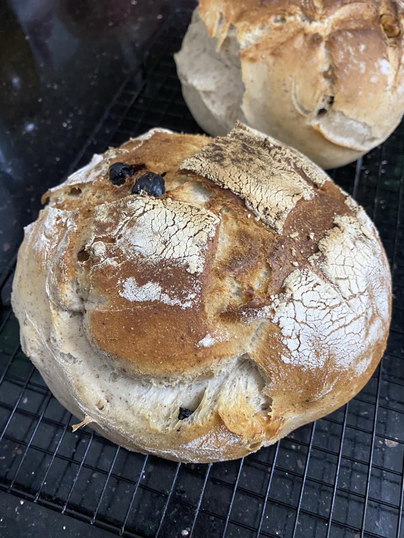 荔枝干碧根果软欧包