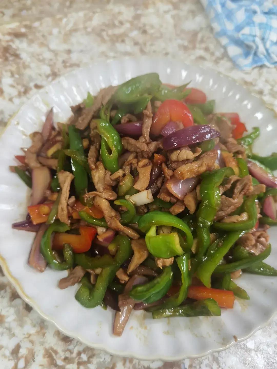 厨师长教你：“青椒肉丝”的正宗做法，色香味俱全