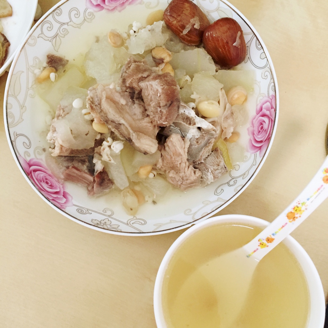 美白祛斑 纤体瘦身《陈皮薏米茨实猪脊骨煲冬瓜》