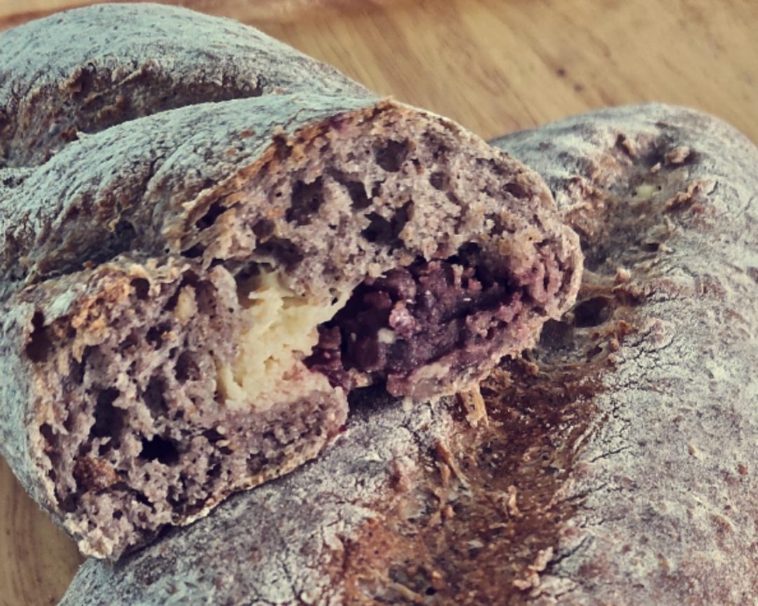 黑芝麻红豆奶酪软欧(自制无油红豆馅)