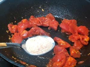 西红柿（番茄）炒鸡蛋 越简单的菜越要做好吃的做法 步骤6