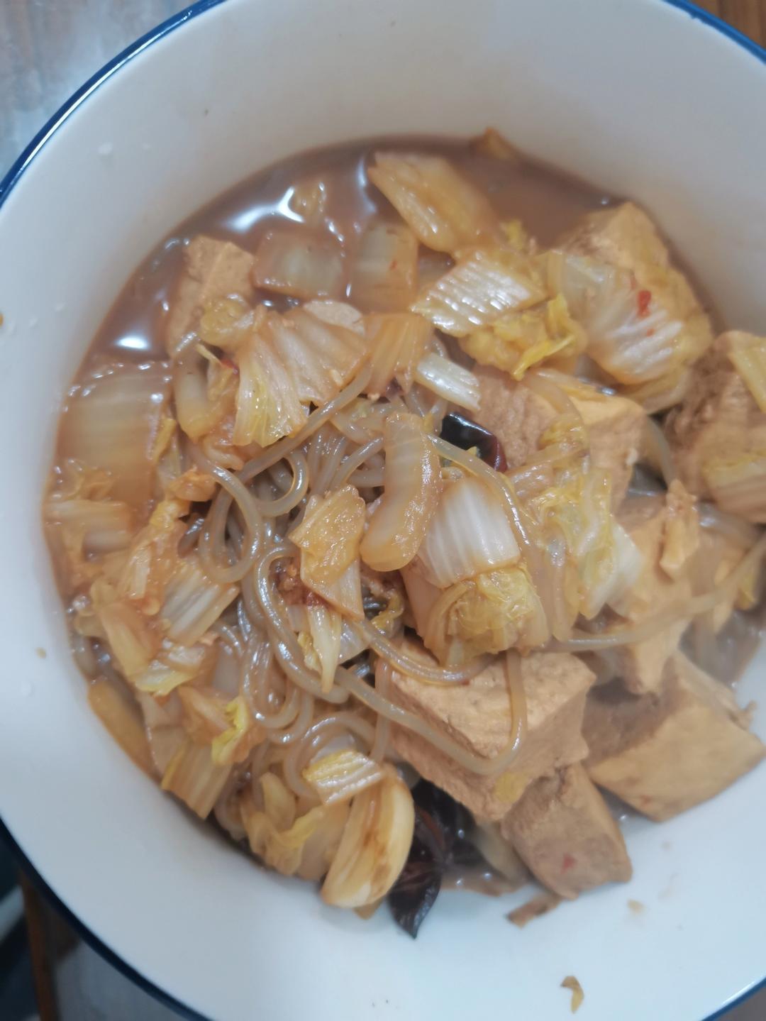 家常白菜粉条炖豆腐
