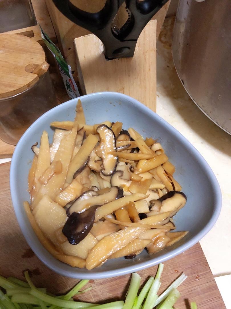 「烧二冬」冬笋烧冬菇