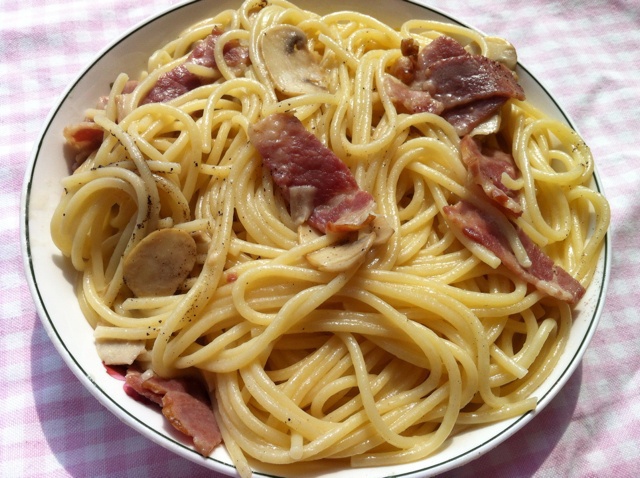 白蘑菇奶油培根意面