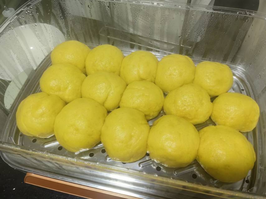 新手也可以--详解如何做出人见人爱、金黄的南瓜馒头