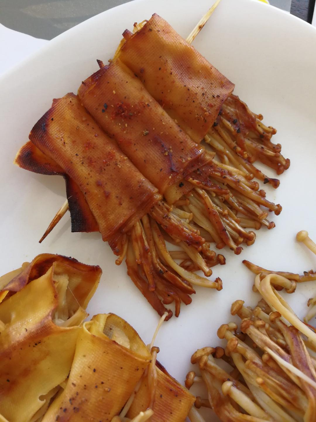 烤豆腐皮卷金针菇