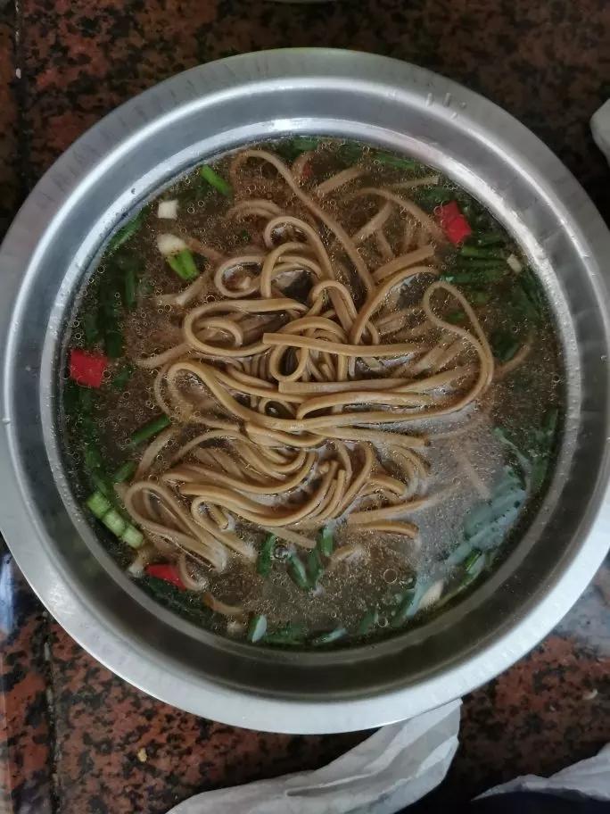 热汤面