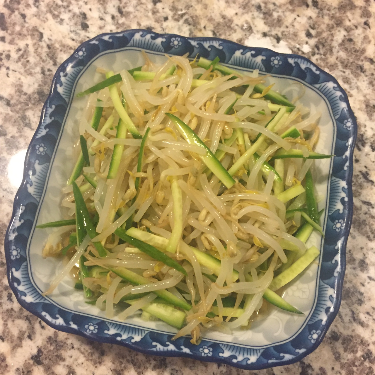 凉拌豆芽黄瓜菜