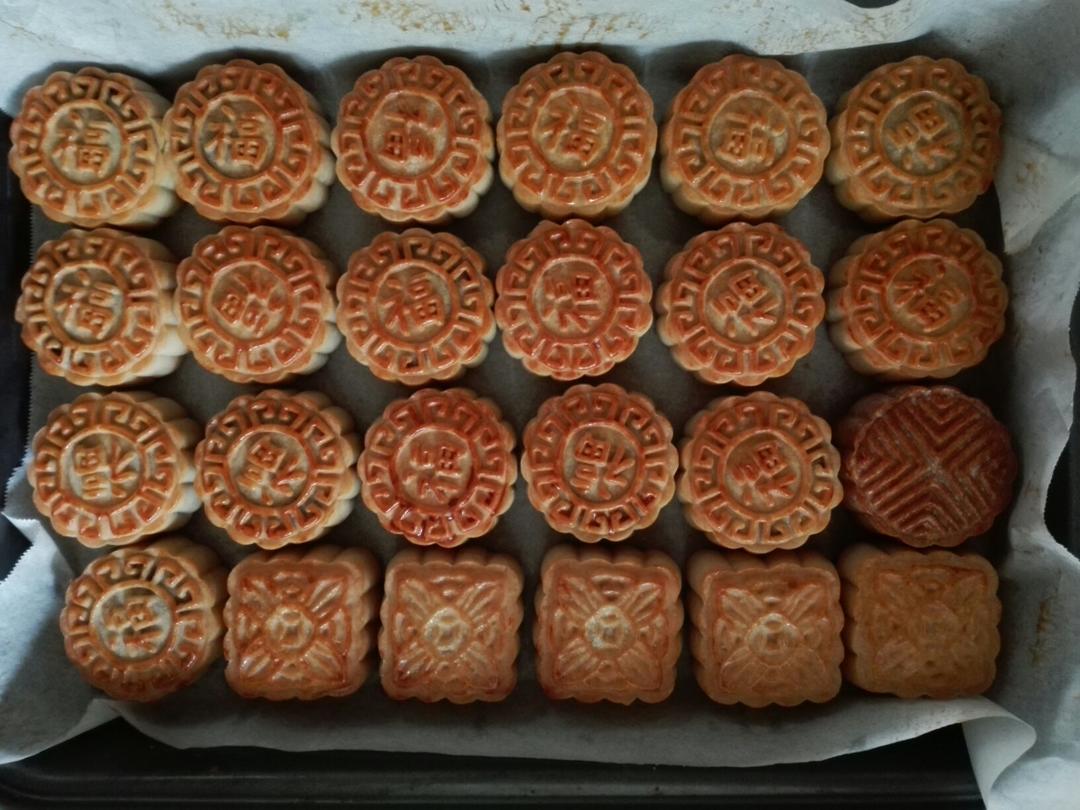 广式月饼—蛋黄莲蓉月饼
