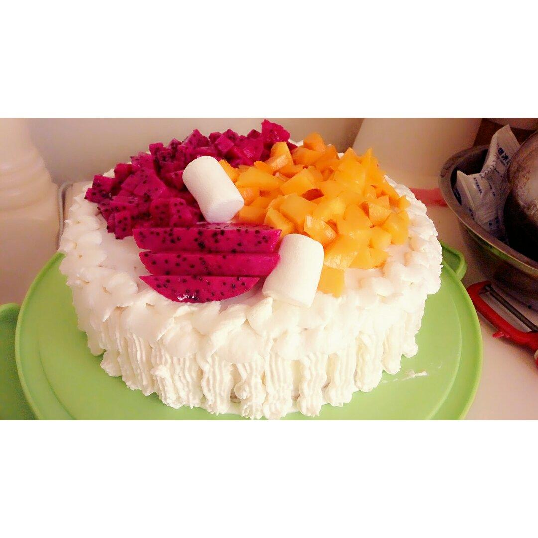 奶油水果装饰蛋糕