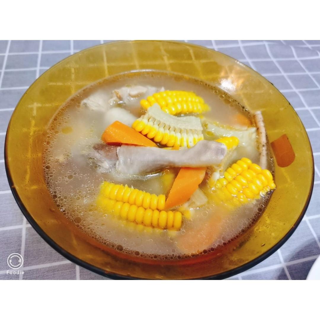 胡萝卜玉米鸡汤