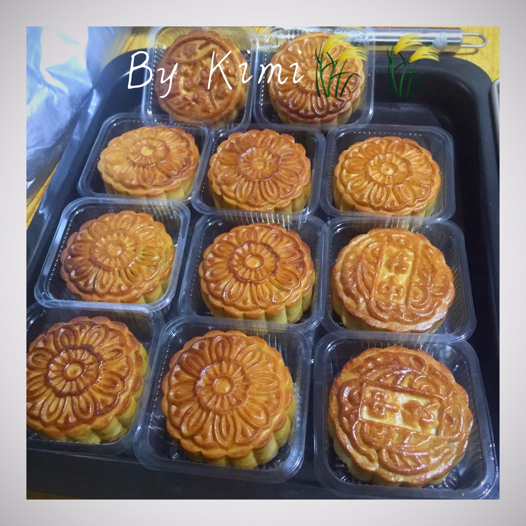 广式月饼—蛋黄芝麻月饼