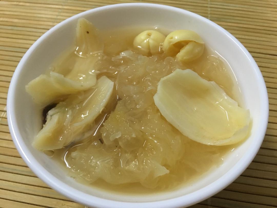 银耳百合莲子羹