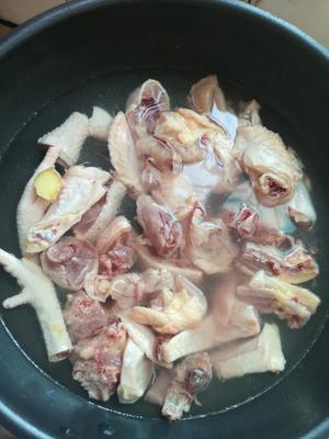 香菇炖鸡汤的做法 步骤4