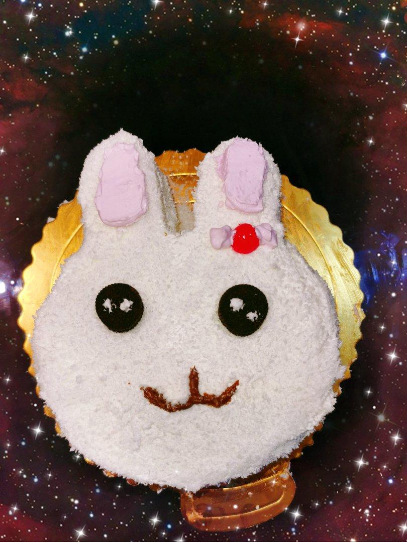 rachel睿睿做的椰蓉小兔子奶油蛋糕