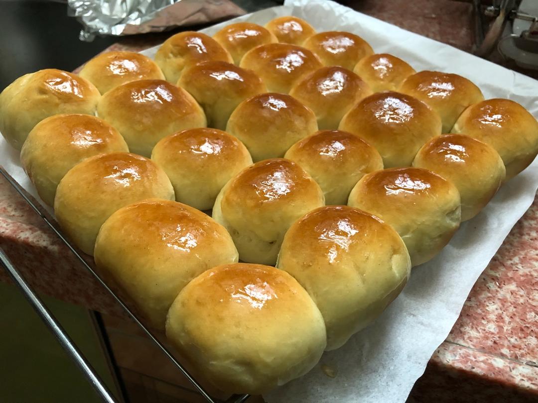 普通面粉做的柔软小餐包