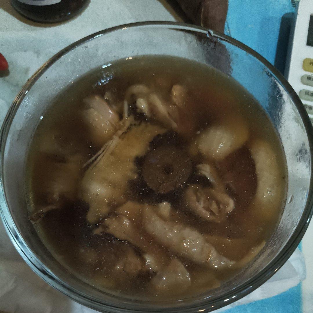 当归黄芪党参炖乌鸡汤