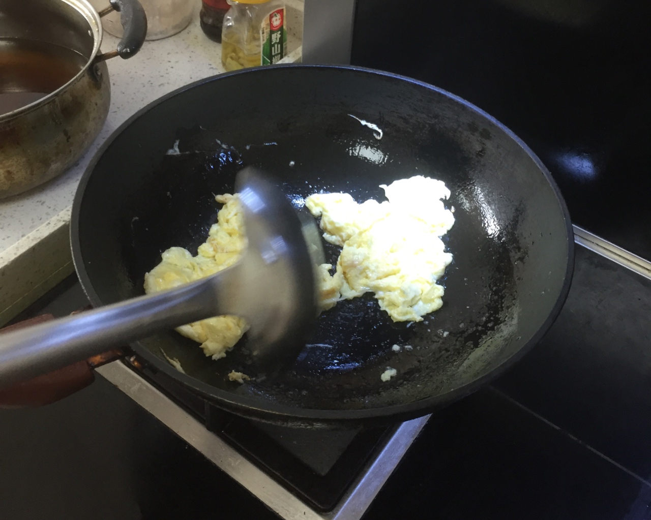 平菇炒鸡蛋（家常做法）的做法 步骤7