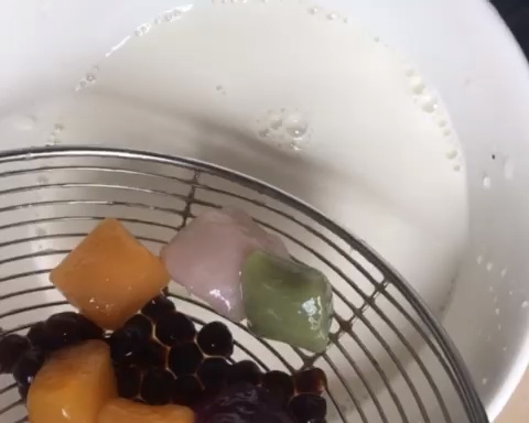 蜜豆芋圆牛奶甜品#加珍珠/红薯（百搭）的做法 步骤3