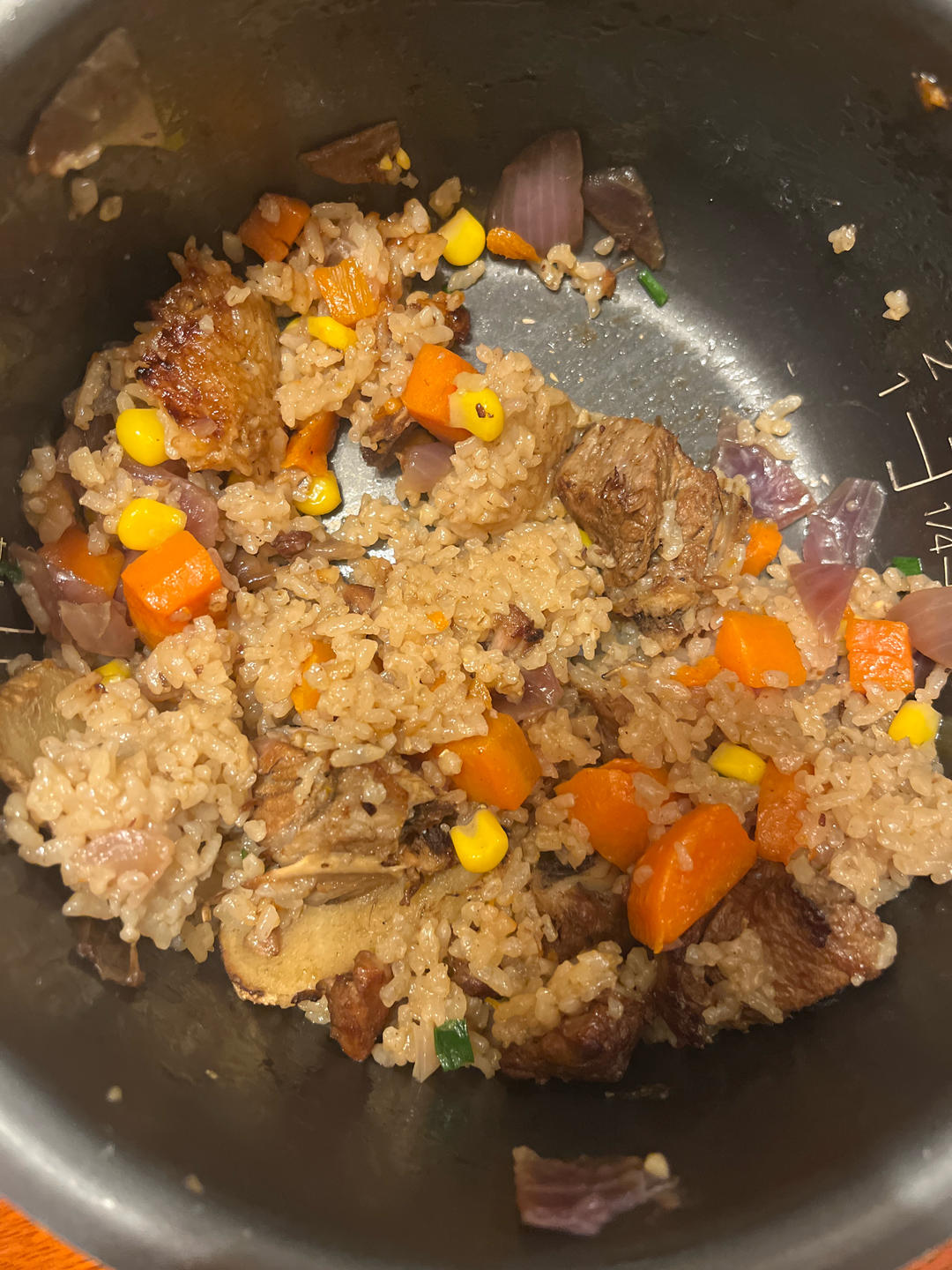 喷香排骨焖饭（爆好吃）