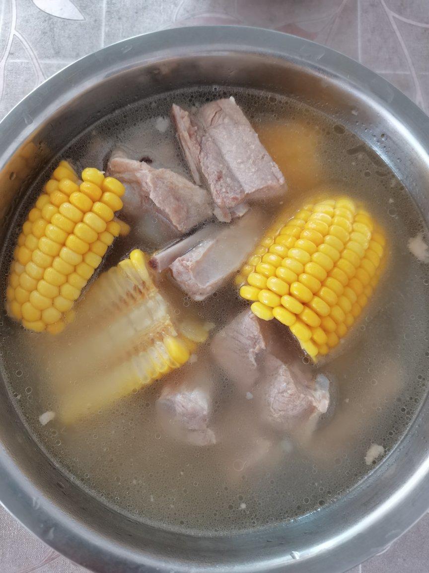 教你炖出来奶白色的排骨汤，香甜可口