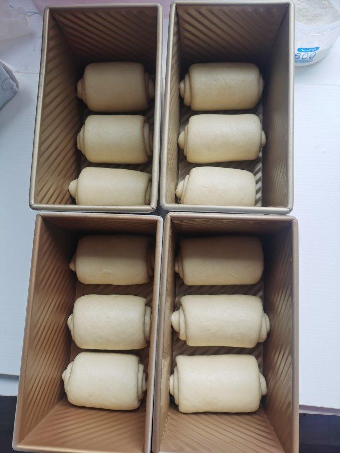 奶香纯粹的重料淡奶油吐司