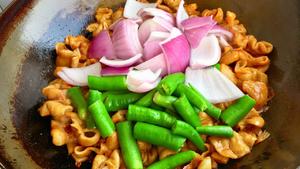 【创意小厨娘】家庭版干锅肥肠——简单易学，绝对的下饭菜，吃着超过瘾。的做法 步骤13