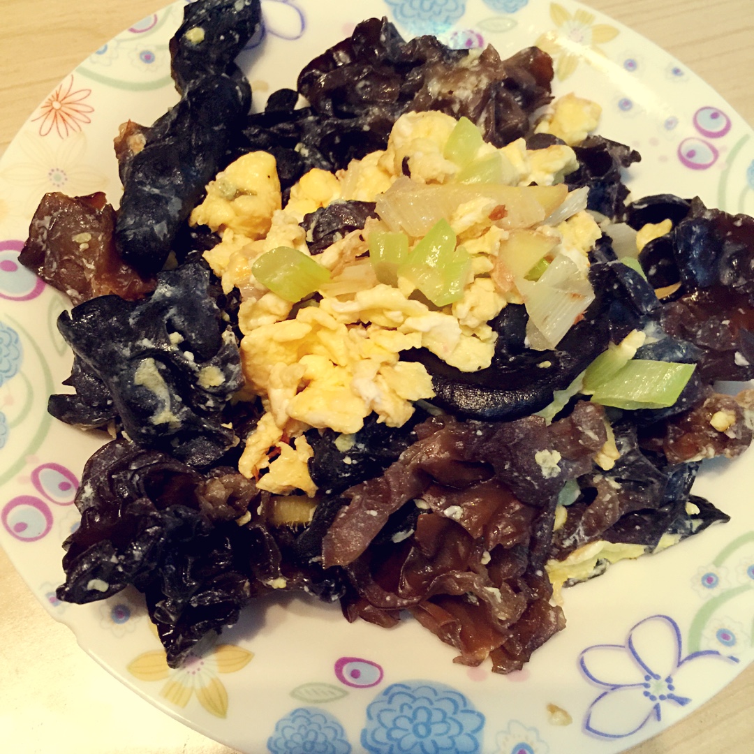 木耳炒鸡蛋