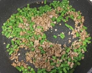 橄榄菜肉末炒豇豆的做法 步骤8