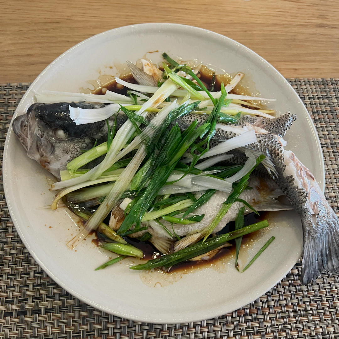 10分钟做 清蒸鲈鱼 （附切鱼图解）