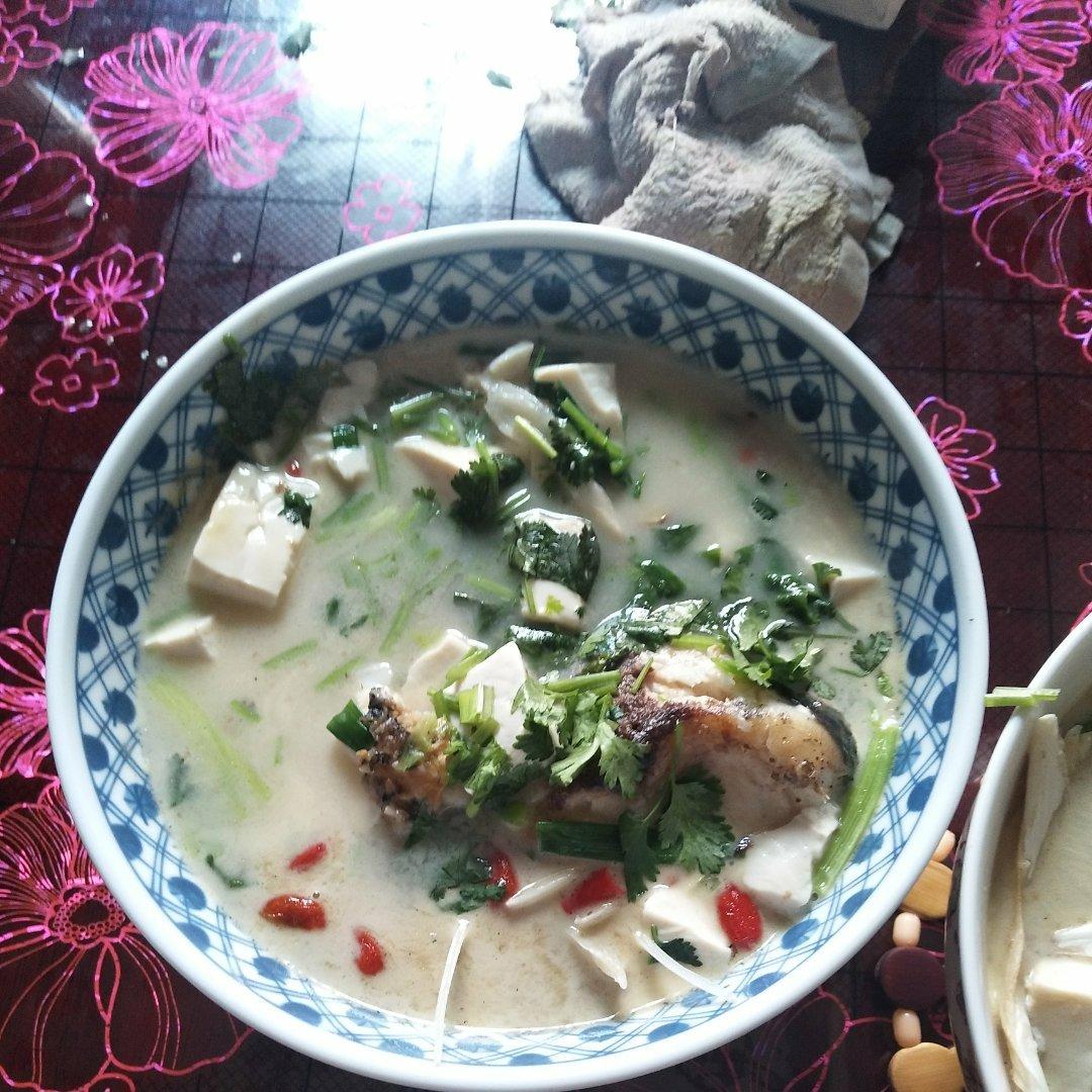 鱼头豆腐汤