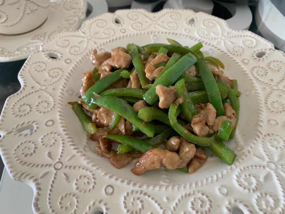 青椒肉丝，这样炒太好吃了。