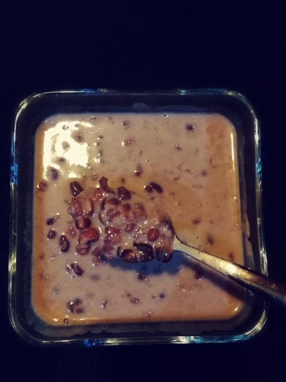 红枣红豆薏仁牛奶粥