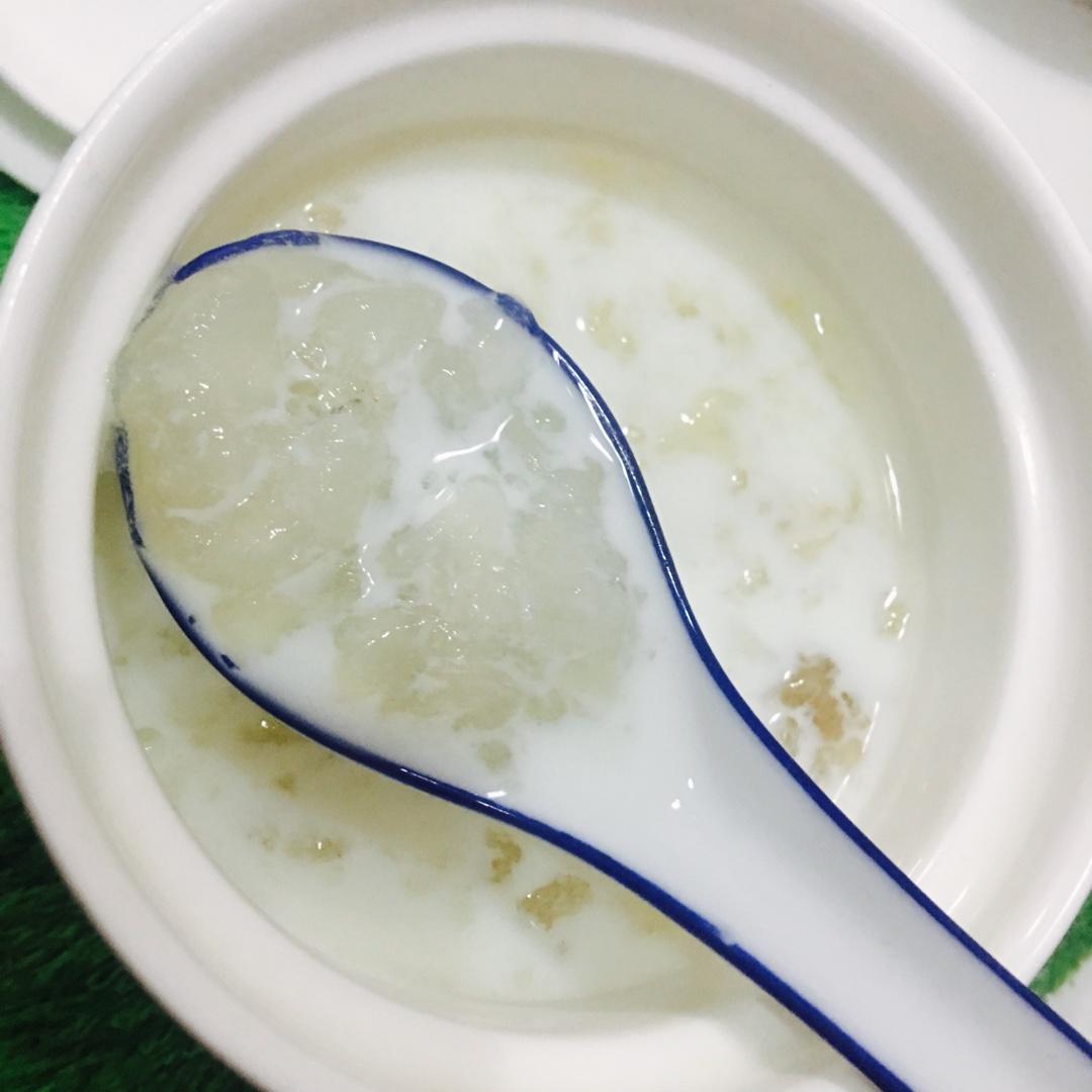 竹林有人家做的牛奶炖雪蛤