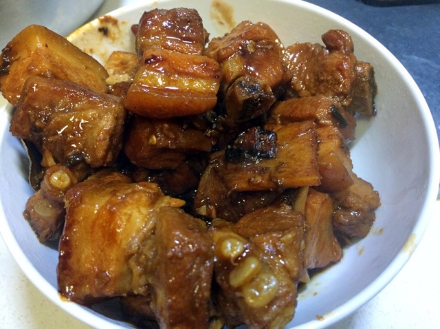 吃着碗里望着锅里的红烧肉