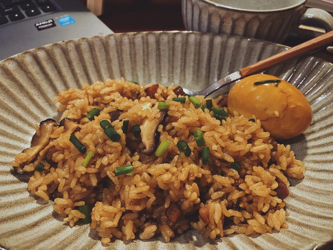 颗粒分明 好吃又简单的腊肠香茹焖饭（电饭锅版）