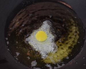 小炒丝瓜荷包蛋的做法 步骤2