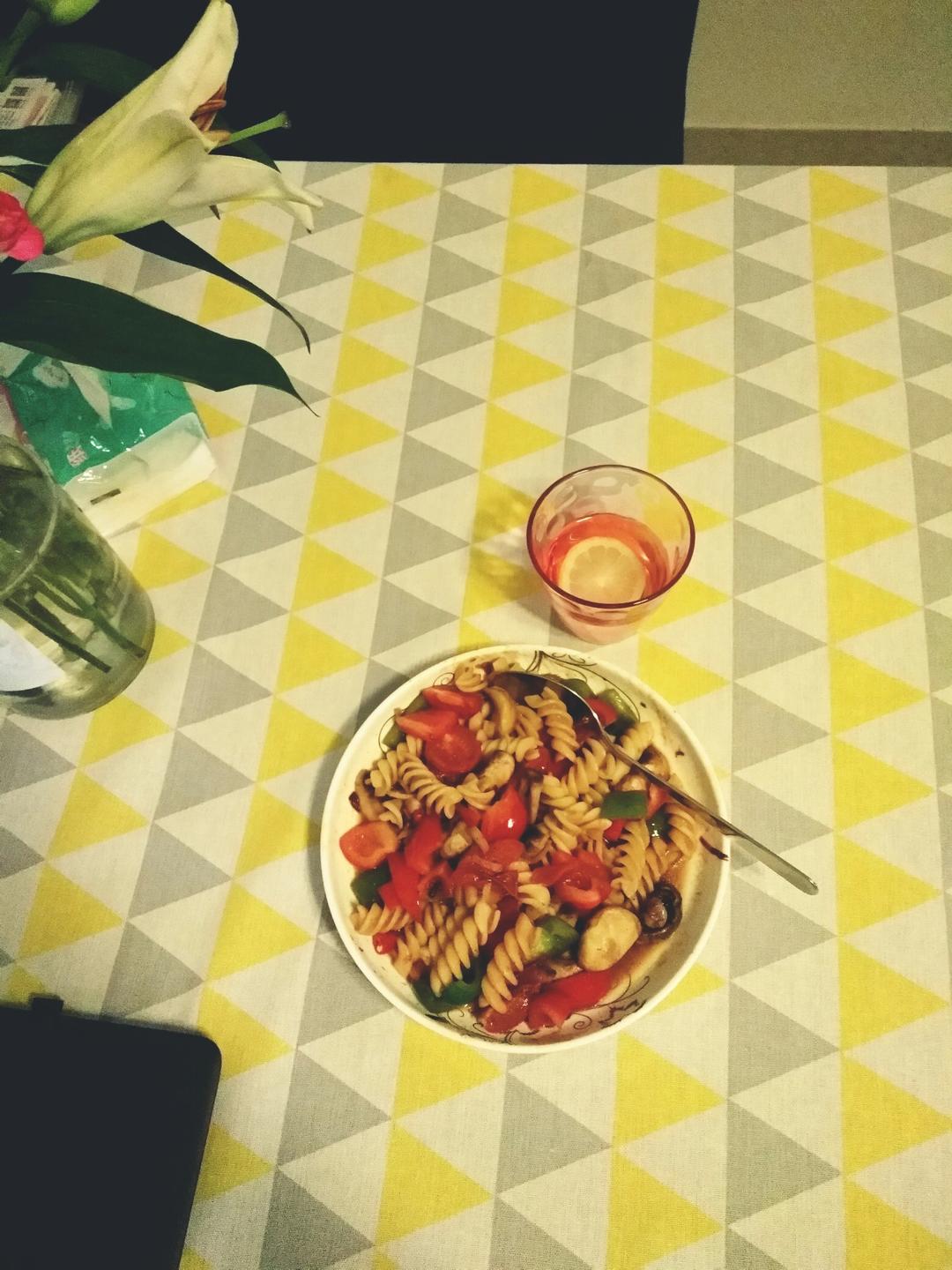 杂蔬鸡肉螺旋粉